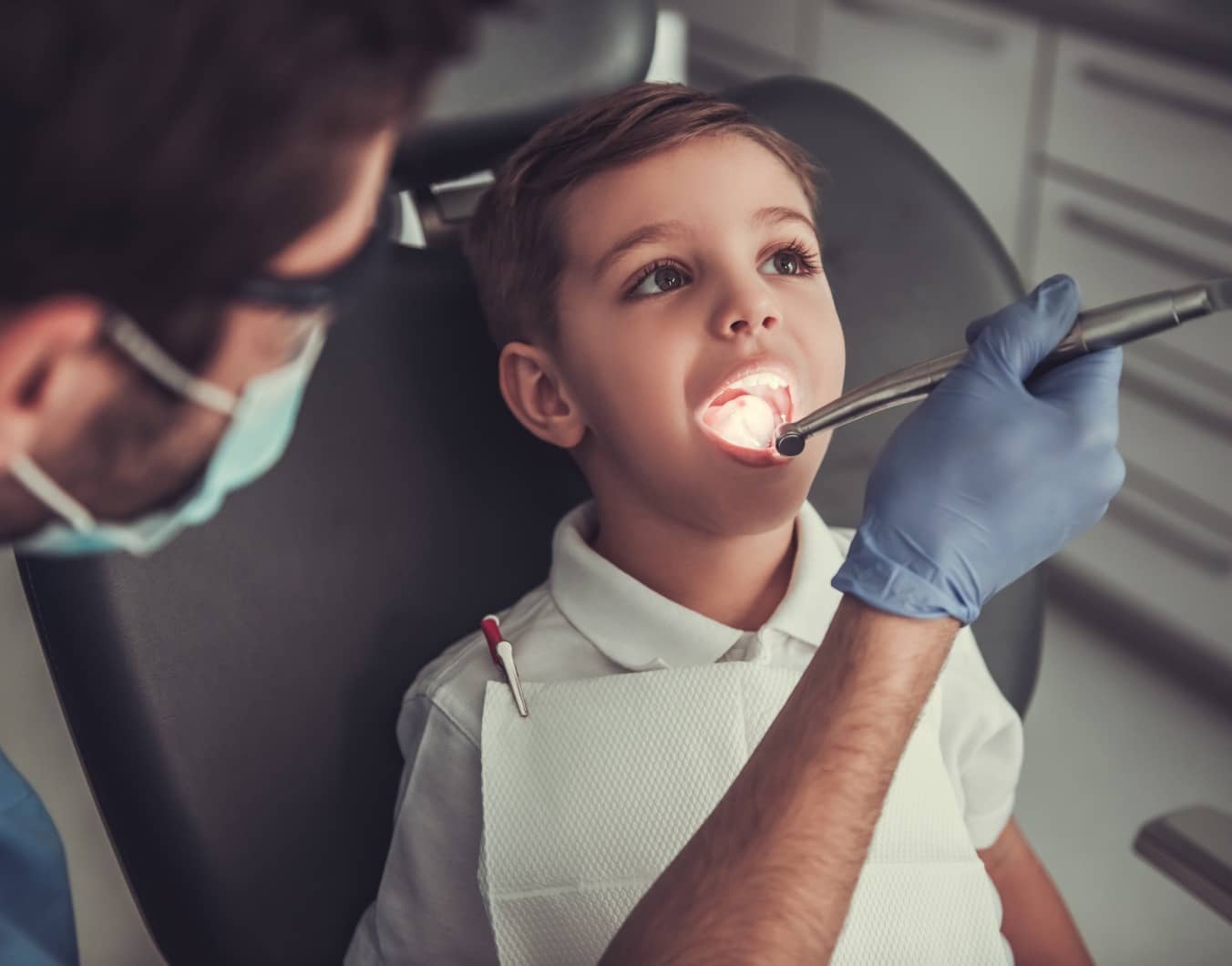 Quel est l’âge idéal pour débuter un traitement d’orthodontie ? | Dr Temstet | Paris 8